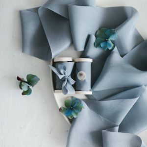 Seidenband DUSTY BLUE Habutai BOUQUET Collection – Bild 3