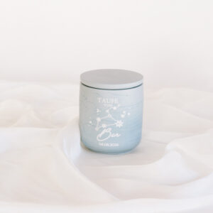 personalisierte DUFTKERZE DUSTY BLUE TAUFE Groß – Bild 2