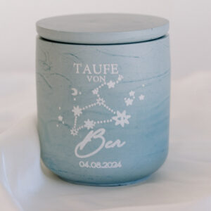 personalisierte DUFTKERZE DUSTY BLUE TAUFE Groß – Bild 3