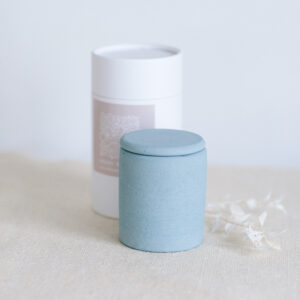 DUFTKERZE DUSTY BLUE groß – Bild 3